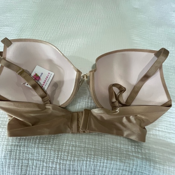 Regina Miracle for Victorias Secret, 36DD. NWT - Picture 3 of 3